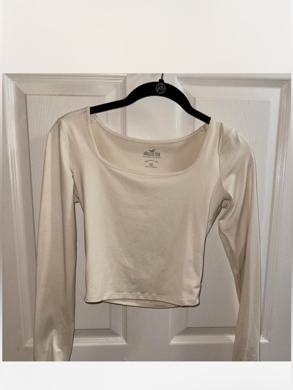 Hollister Ivory Long-Sleeve Scoop Neck Crop Top